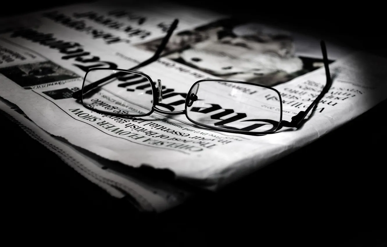 Photo wallpaper glasses, newspaper, The Daily Telegraph