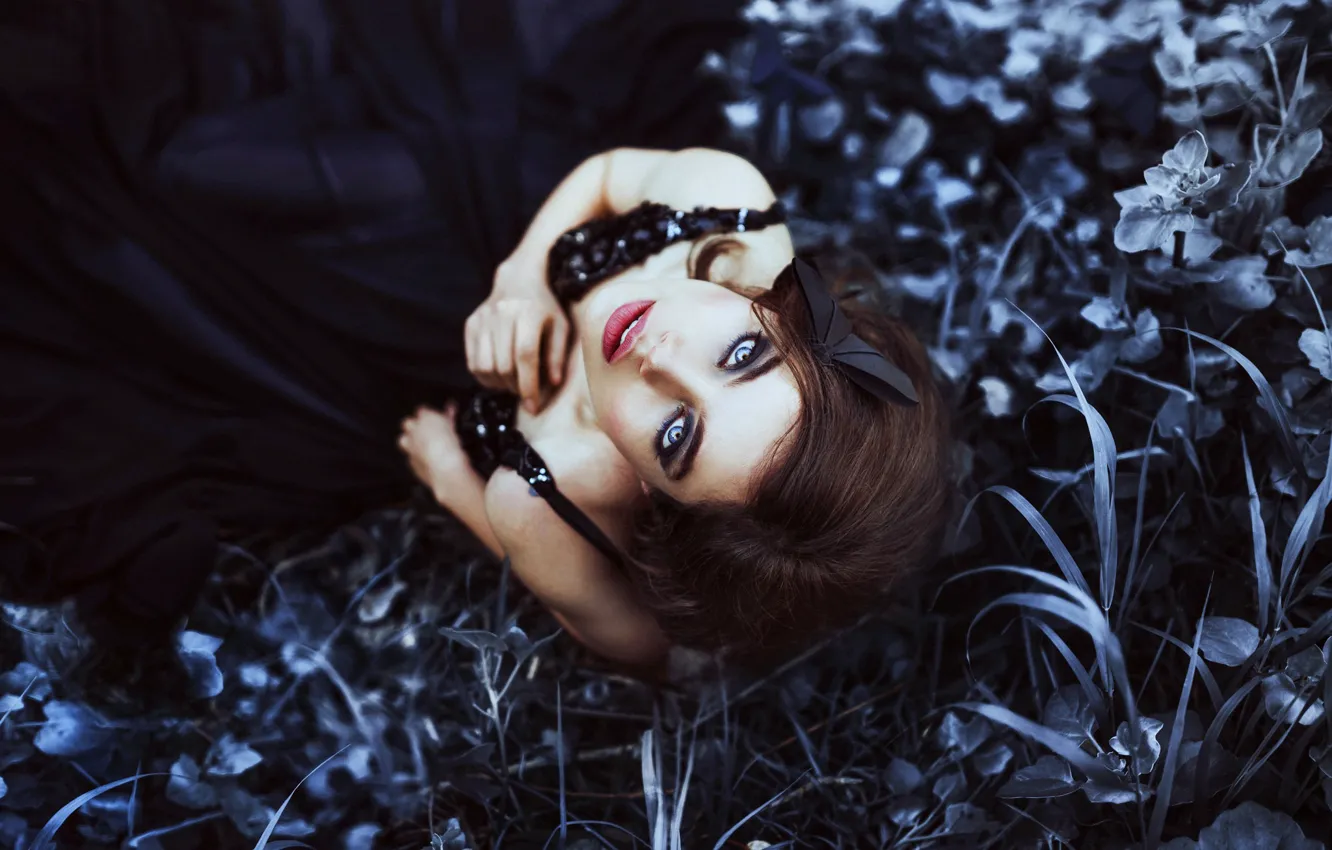 Photo wallpaper grass, look, girl, mood, makeup, Ronny Garcia, When my black soul leaves, Maria Jose Weigel