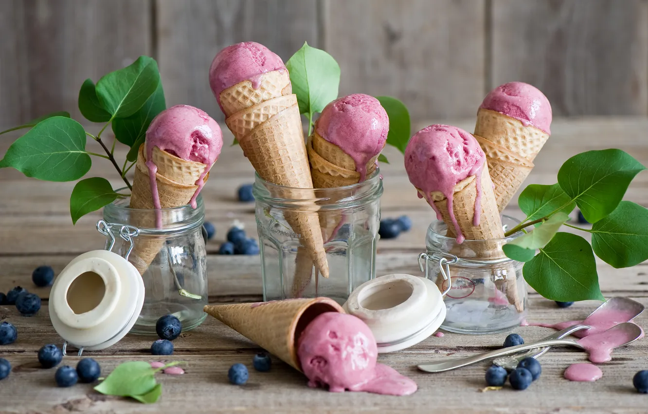 Photo wallpaper blueberries, ice cream, leaves of lilac