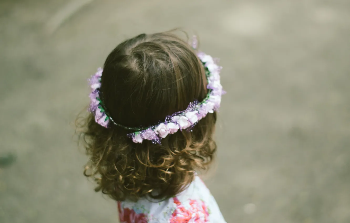 Photo wallpaper child, girl, curls, wreath