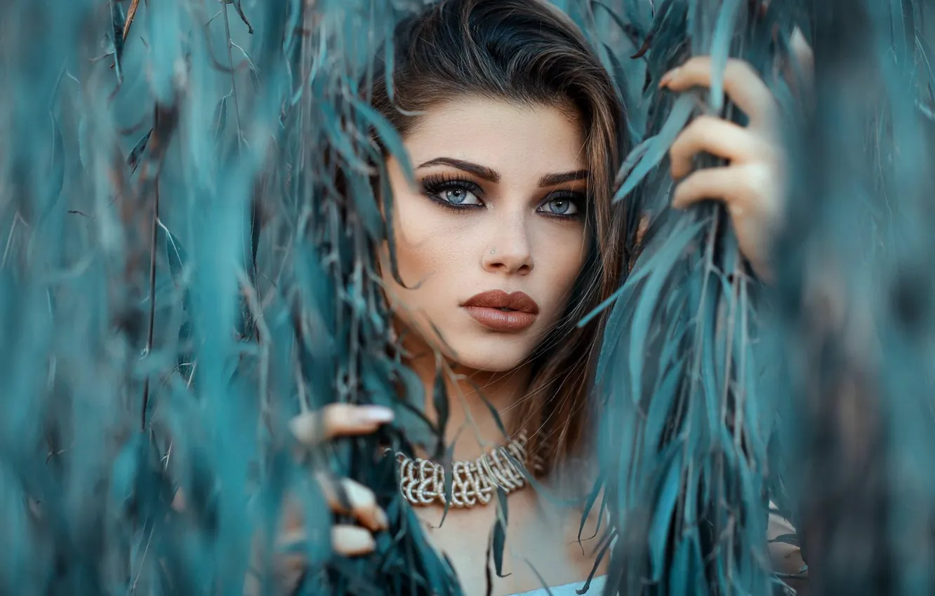 Photo wallpaper look, branches, face, hands, makeup, Alessandro Di Cicco, Jessica Napolitano