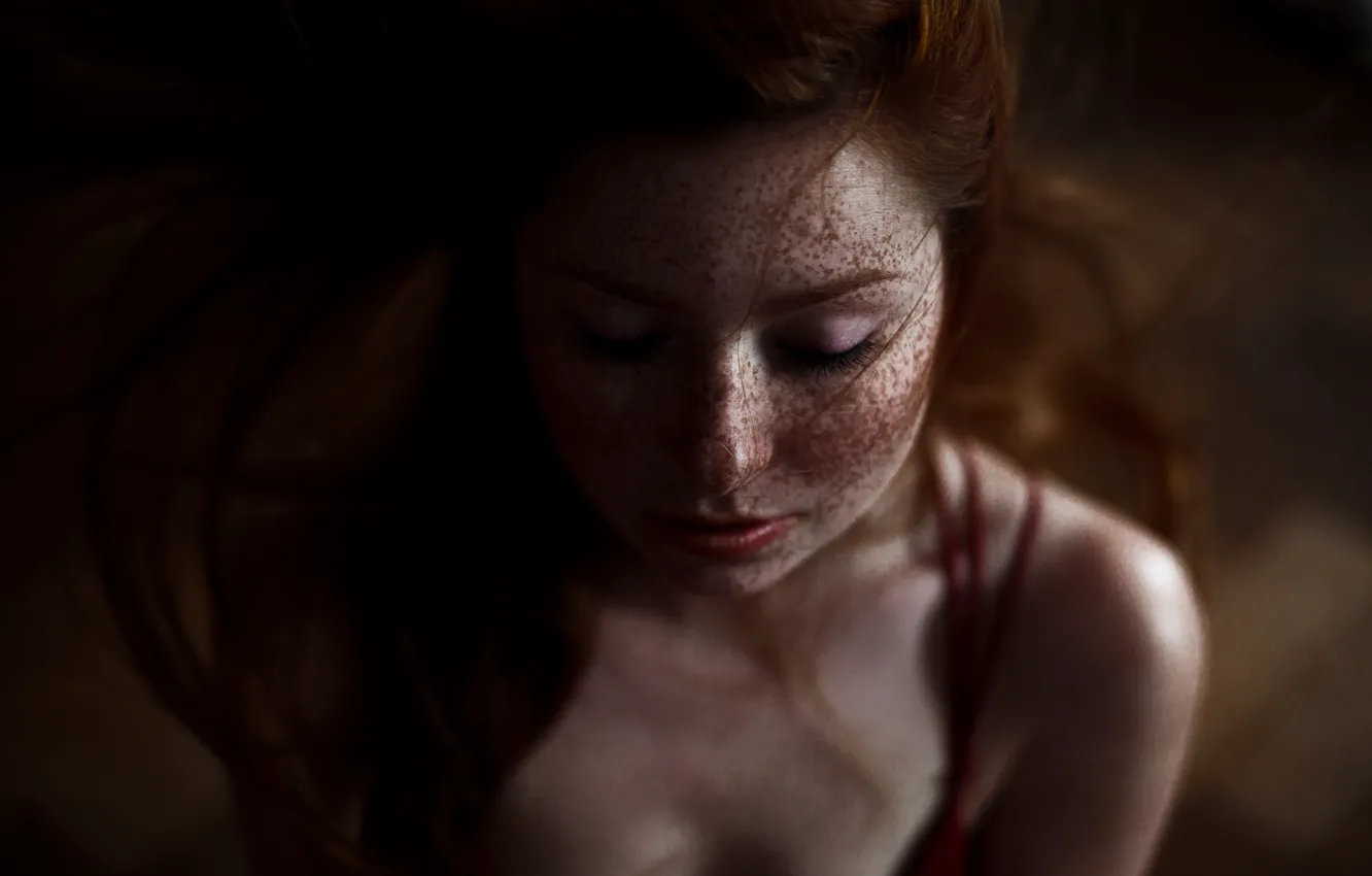 Photo wallpaper girl, shadow, freckles