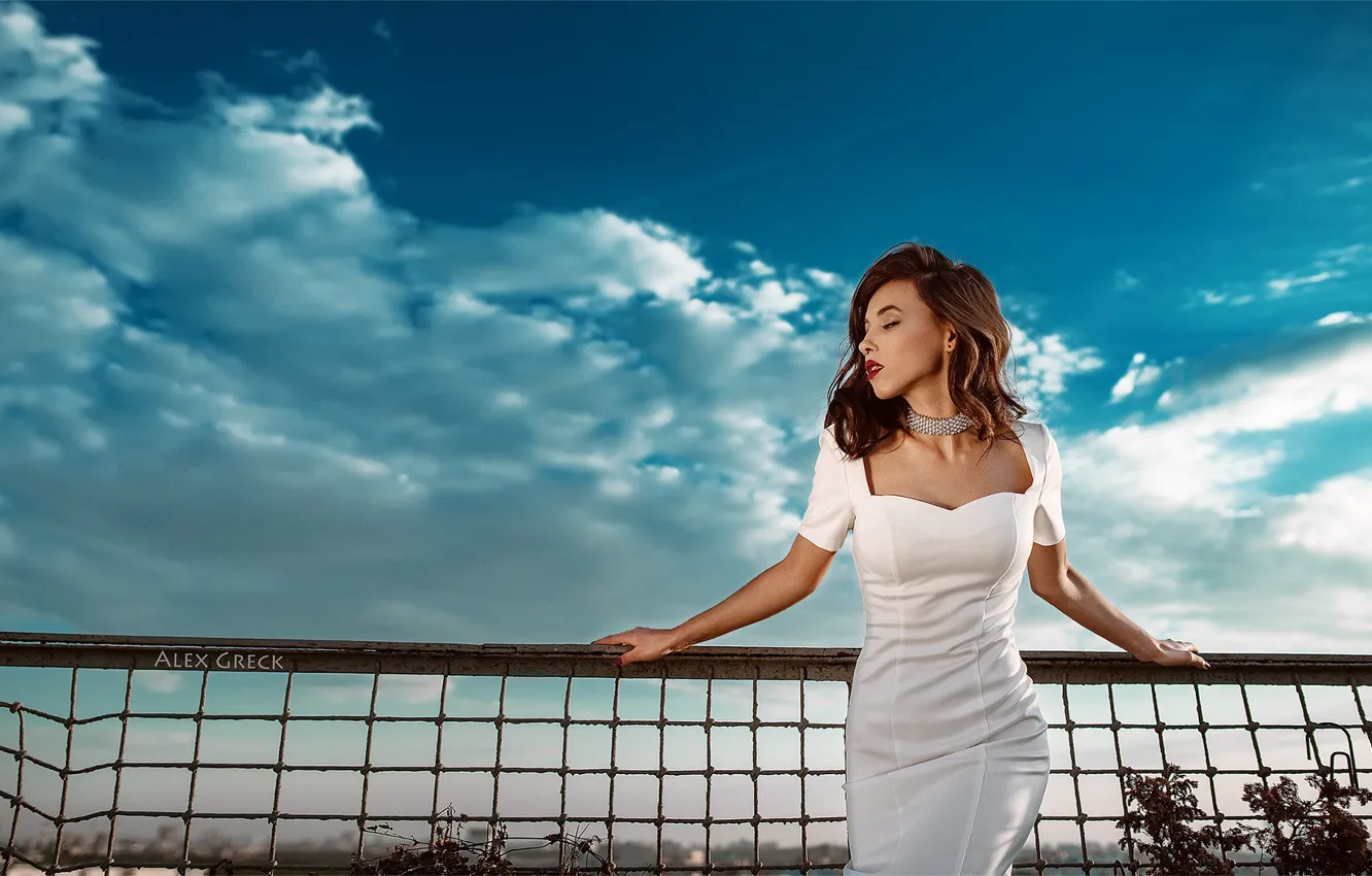 Photo wallpaper the sky, the sun, pose, model, portrait, makeup, figure, dress