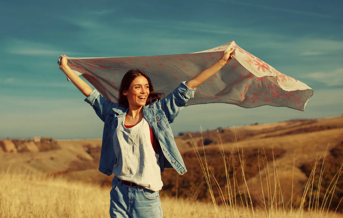 Photo wallpaper girl, the sun, pose, smile, scarf, dzhinsovka, Milenko Dilas