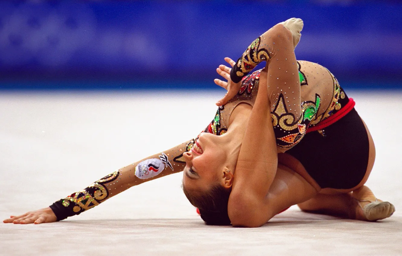 Photo wallpaper pose, smile, Alina Kabaeva