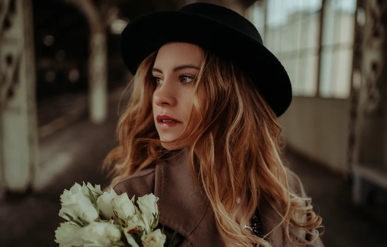 Photo wallpaper girl, flowers, face, hair, portrait, hat, white roses, Albina Ponomareva