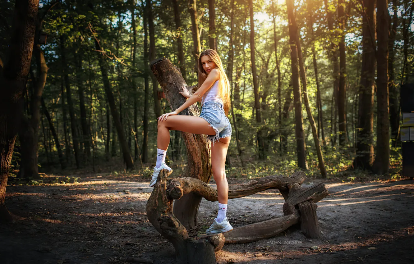 Photo wallpaper look, girl, trees, Park, model, shorts, portrait, makeup