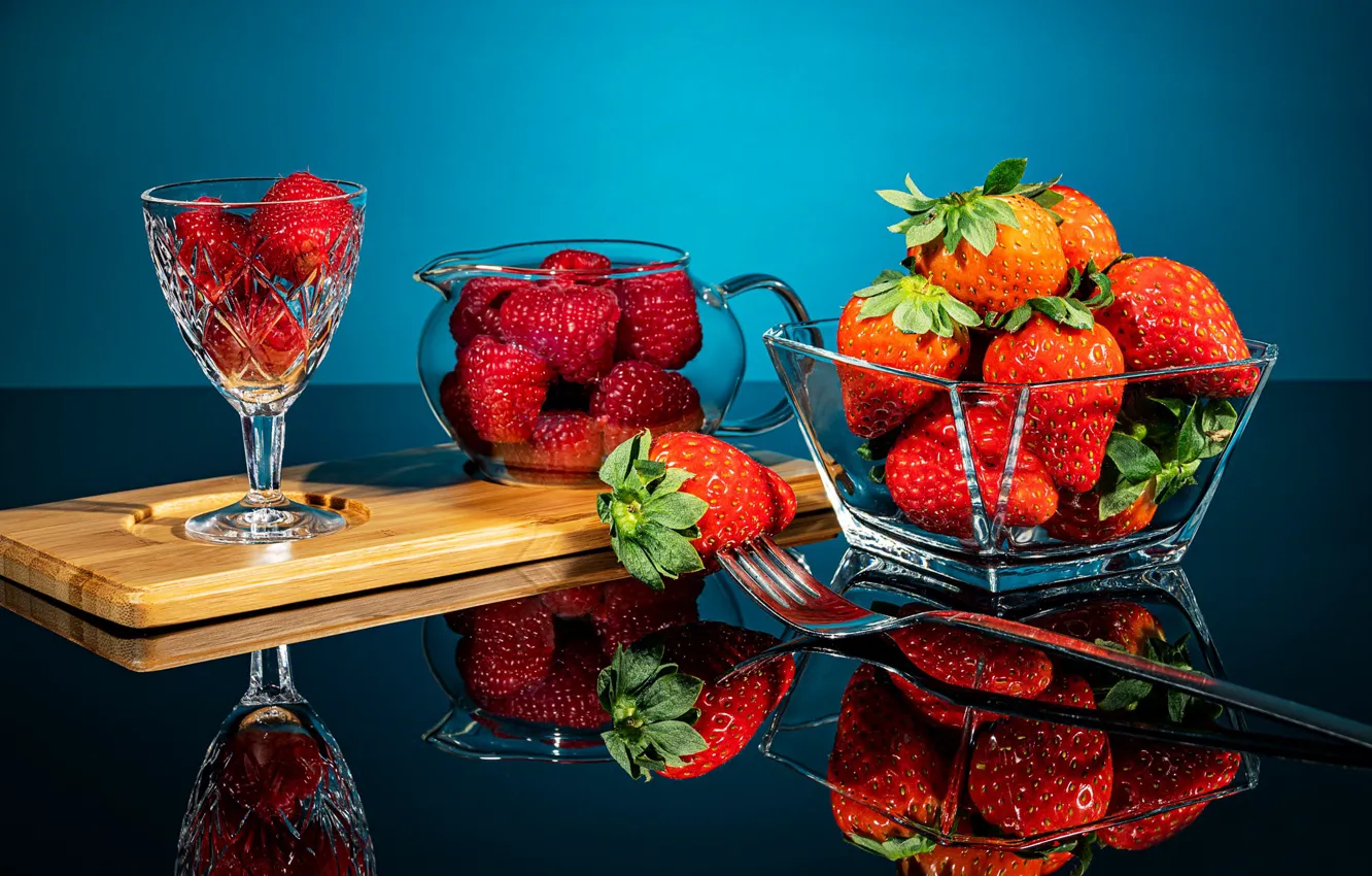 Photo wallpaper reflection, berries, raspberry, glass, strawberry, plug, still life, vase