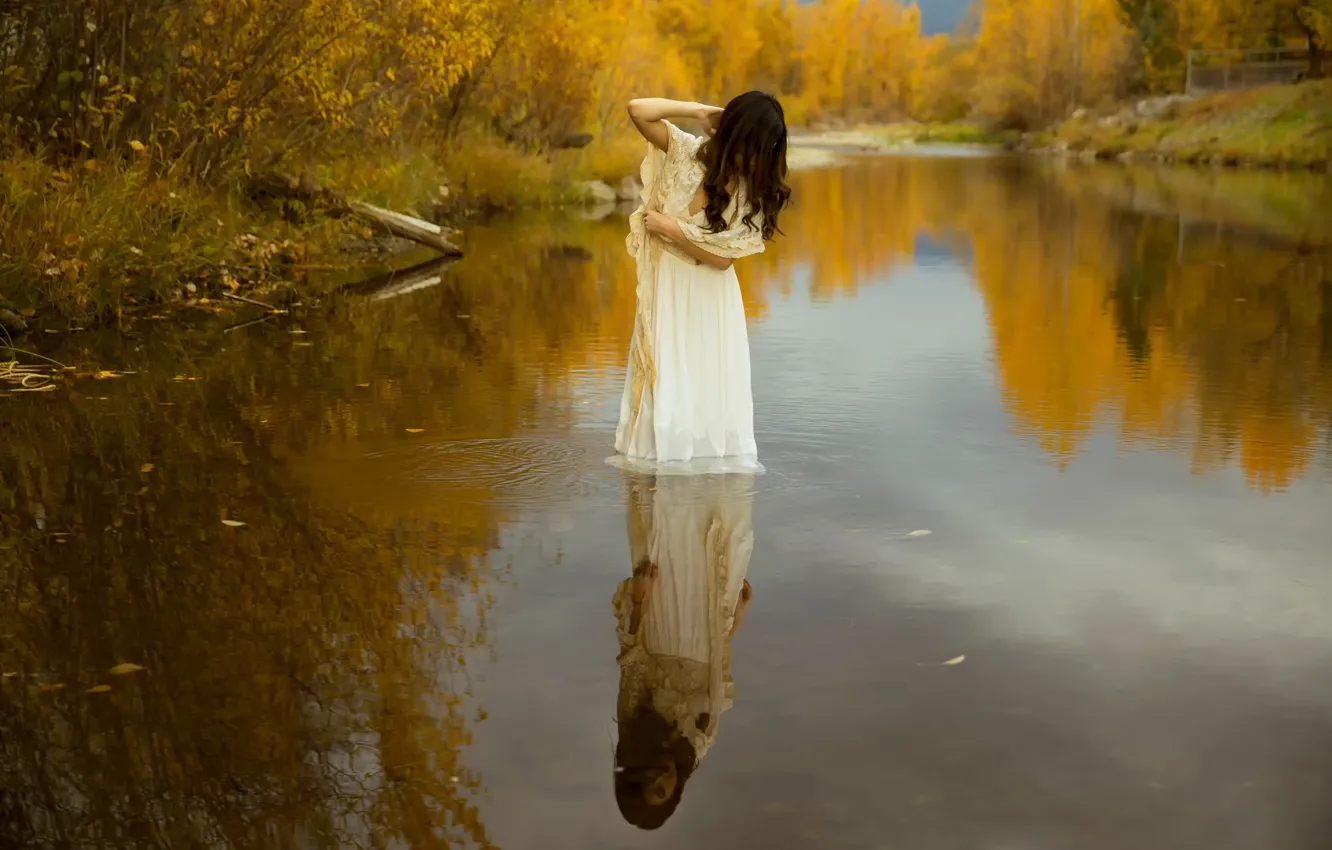 Photo wallpaper autumn, girl, in the water, Lichon