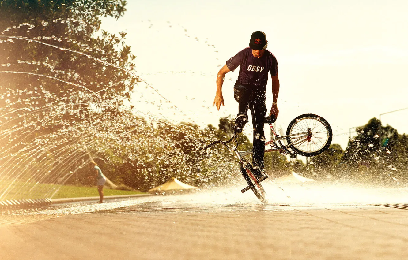 Photo wallpaper water, squirt, bike, sport, people, photos, guy