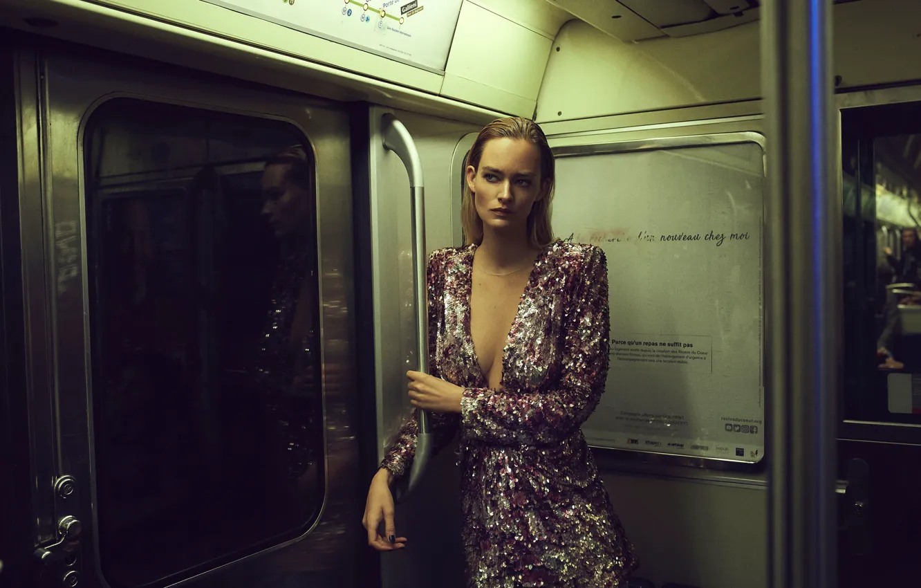 Photo wallpaper metro, model, neckline