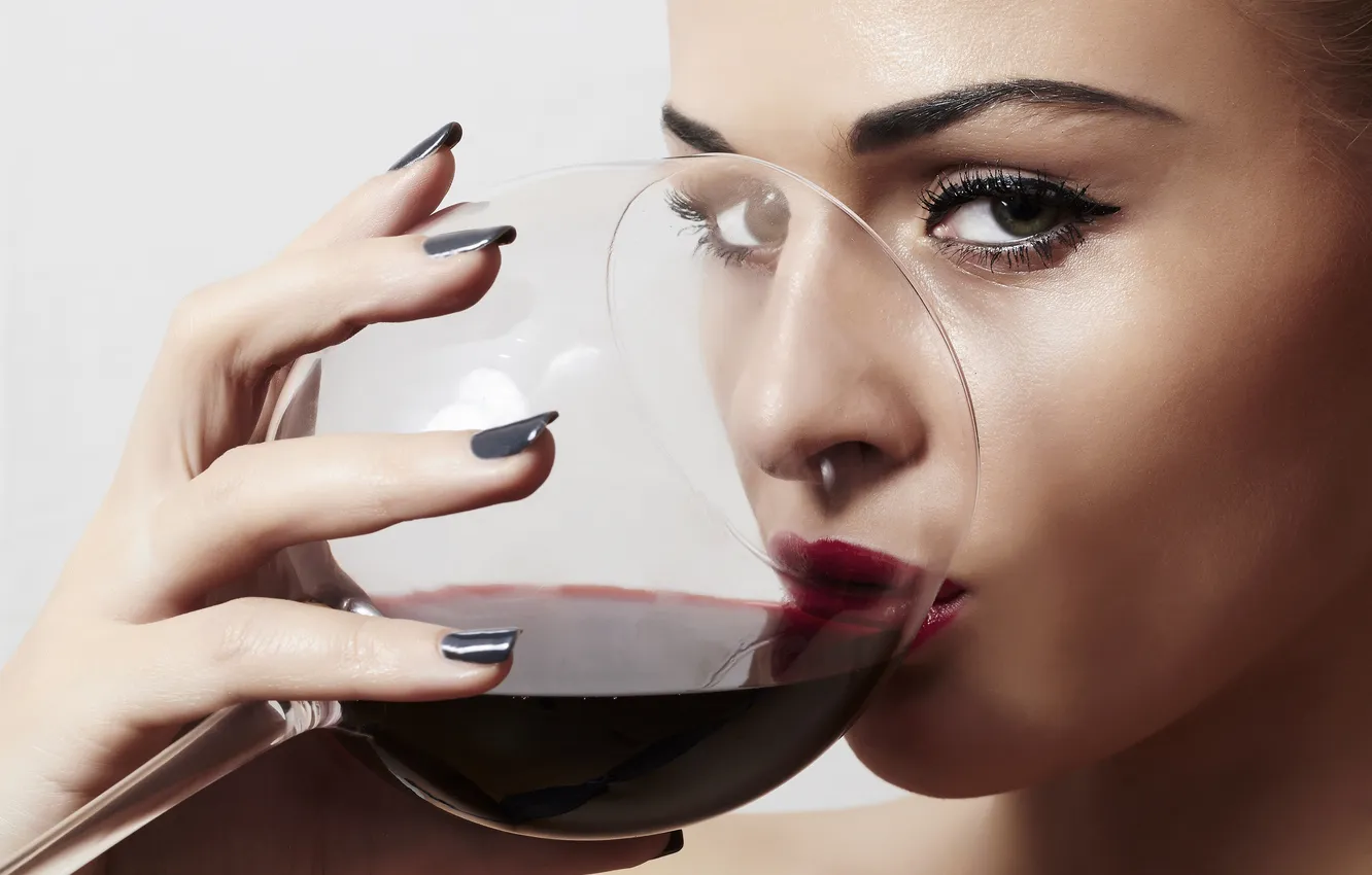 Photo wallpaper eyes, look, girl, face, wine, hands, glasses