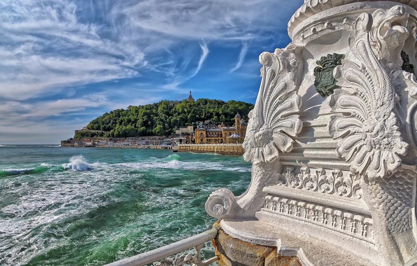 Photo wallpaper the ocean, columns, coat of arms, Spain, Spain, The Bay of Biscay, San Sebastian, Bay …