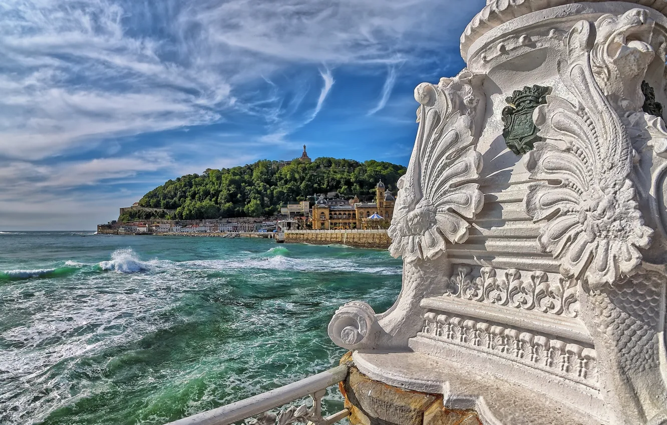 Photo wallpaper the ocean, coat of arms, Spain, column, Spain, The Bay of Biscay, San Sebastian, Bay …
