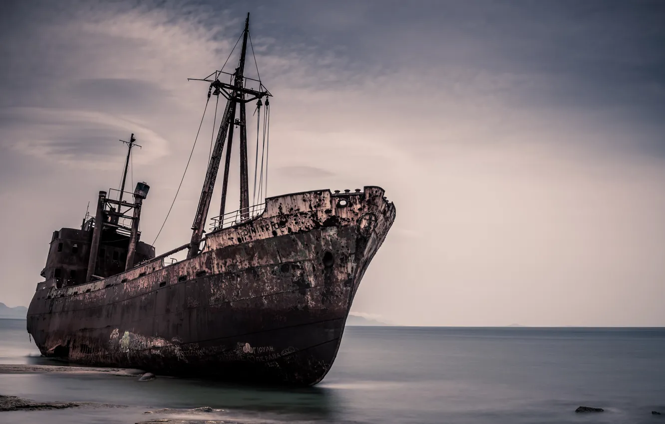 Photo wallpaper sea, ship, scrap