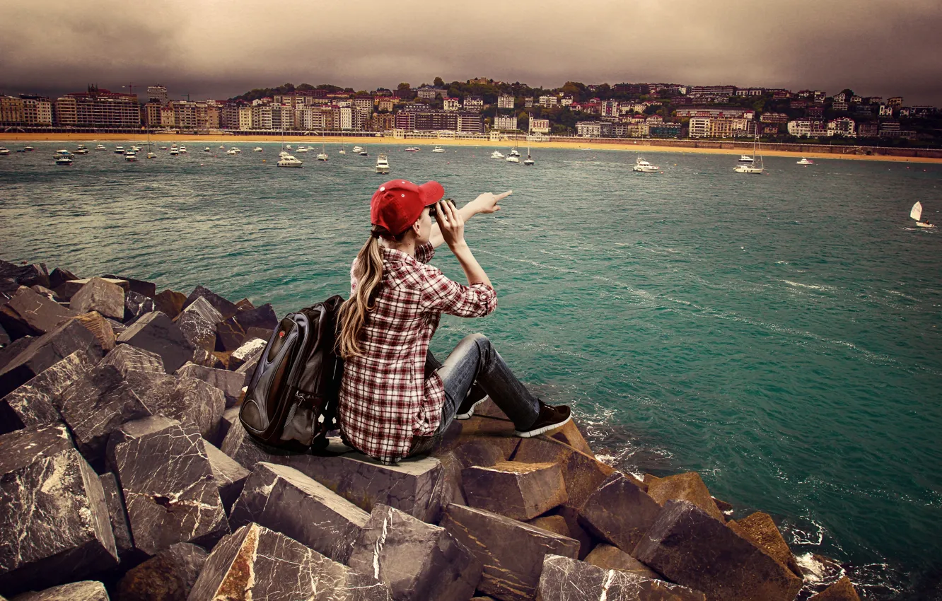 Photo wallpaper girl, the city, river, blocks, binoculars, backpack
