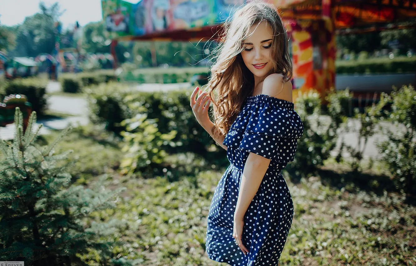 Photo wallpaper the sun, pose, model, portrait, makeup, figure, dress, hairstyle