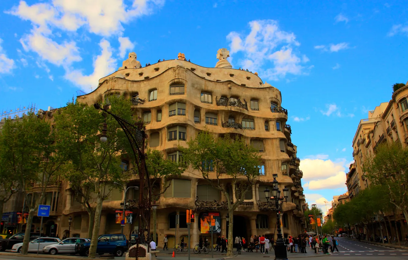 Photo wallpaper the sky, trees, street, people, home, Spain, Barcelona, Gaudi