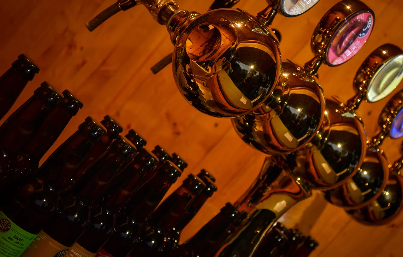 Photo wallpaper Board, Shine, bottle, beer, crane, bar, tilt, view