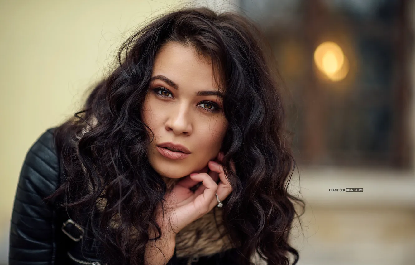 Photo wallpaper look, face, lights, pose, background, model, portrait, hands