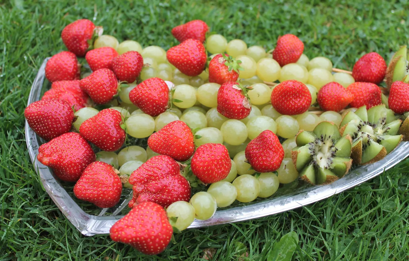 Photo wallpaper grass, berries, strawberry, grapes