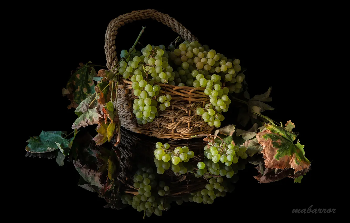 Photo wallpaper leaves, basket, grapes, bunches