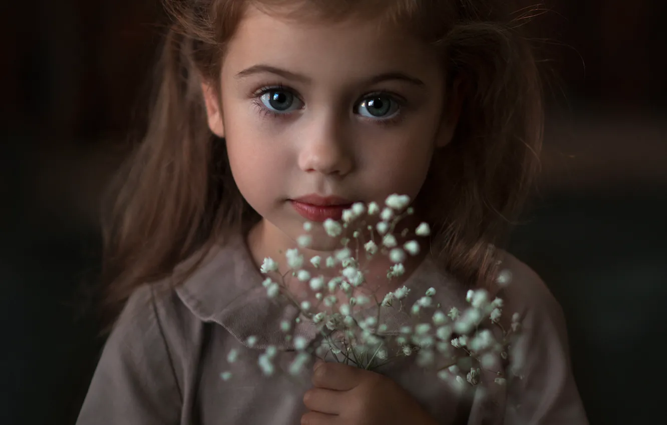 Photo wallpaper look, flowers, face, portrait, girl, big eyes, gypsophila