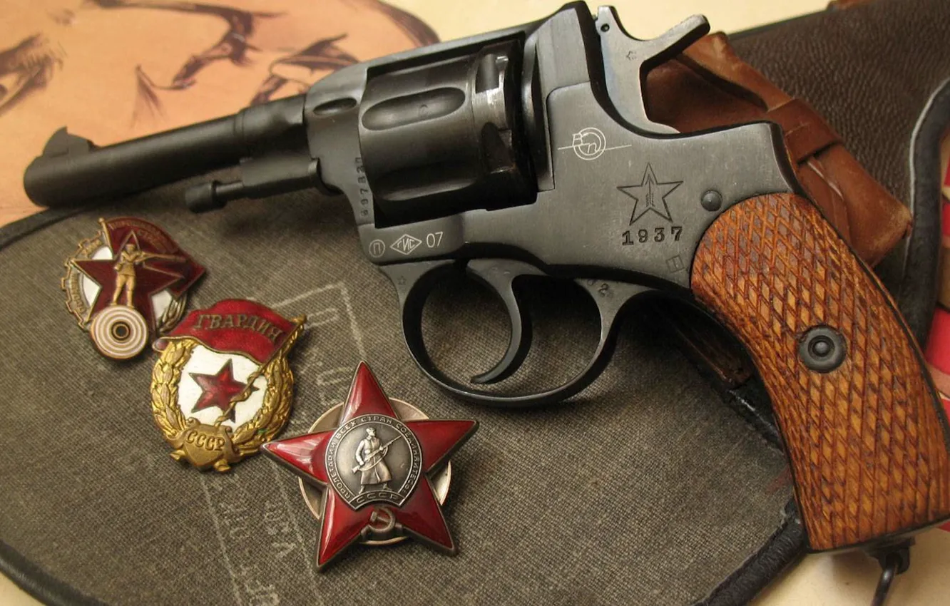 Photo wallpaper Order Of The Red Star, revolver, revolver, Rifleman of the Voroshilov regiment, guards sign