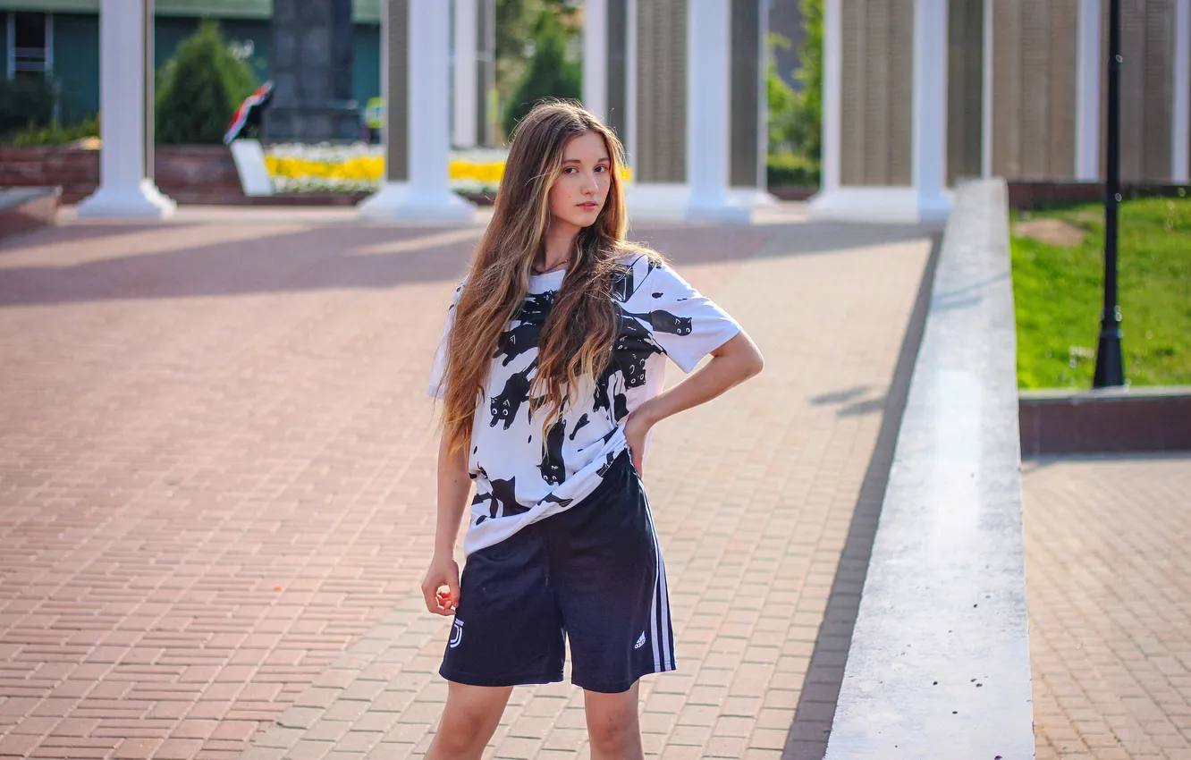 Photo wallpaper girl, shorts, young, cute, t-shirt, long-haired