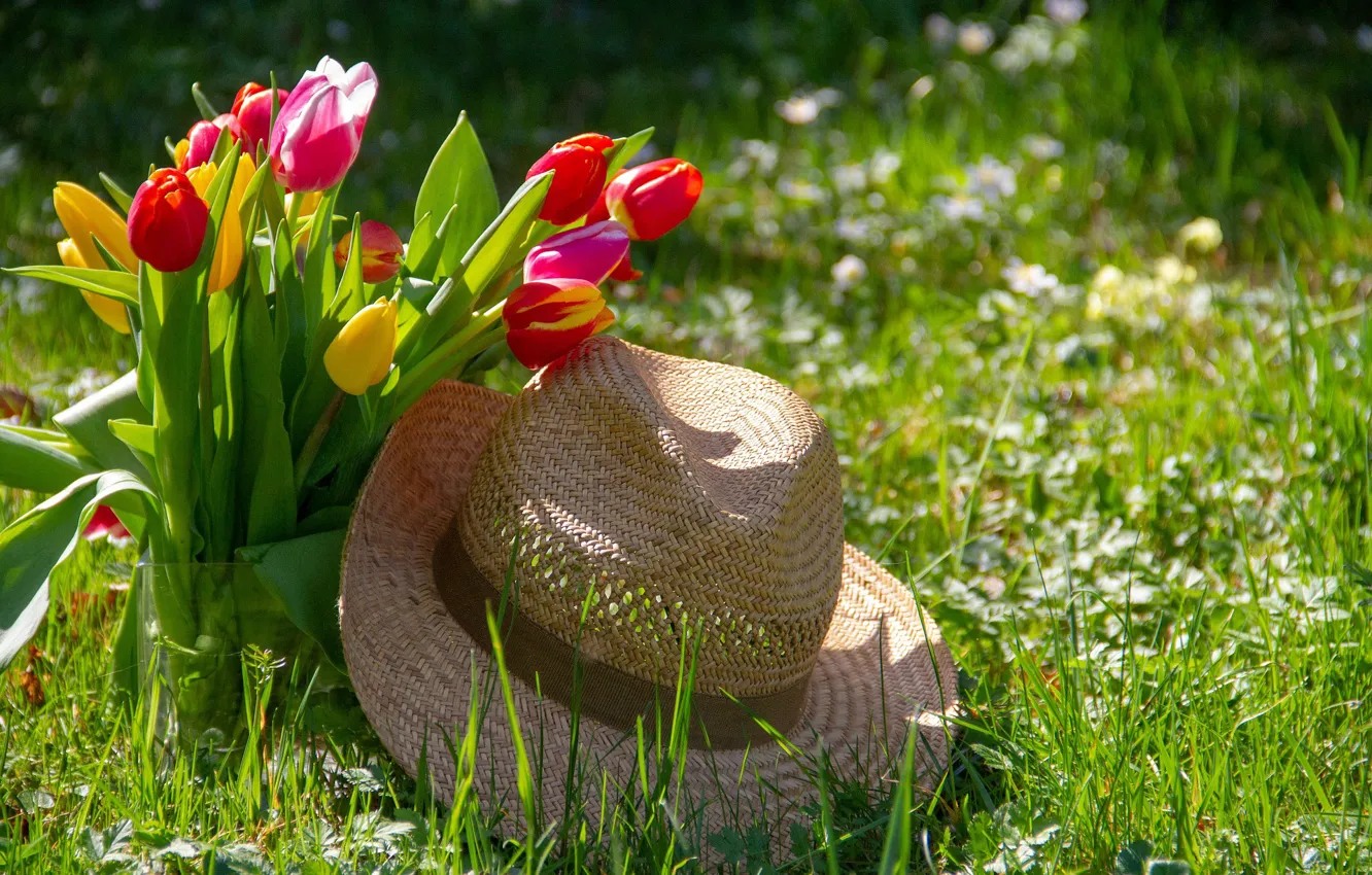 Photo wallpaper flowers, bouquet, hat, tulips