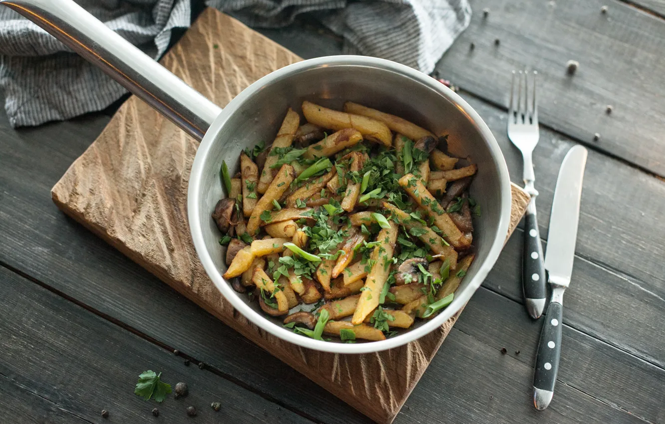 Photo wallpaper greens, potatoes, fried