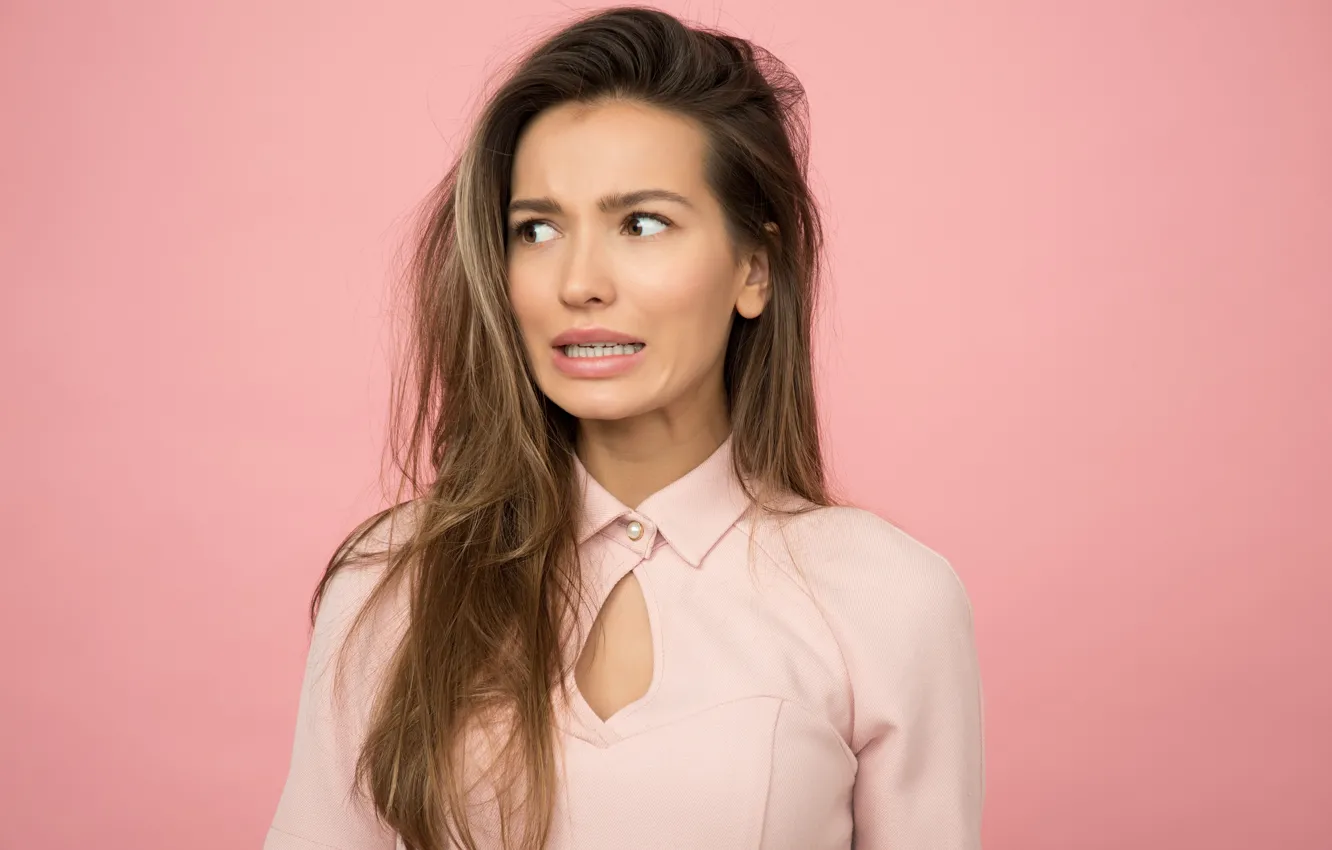 Photo wallpaper fright, beauty, pink background, beauty, facial expressions, cute girl, FRIGHT, cute girl