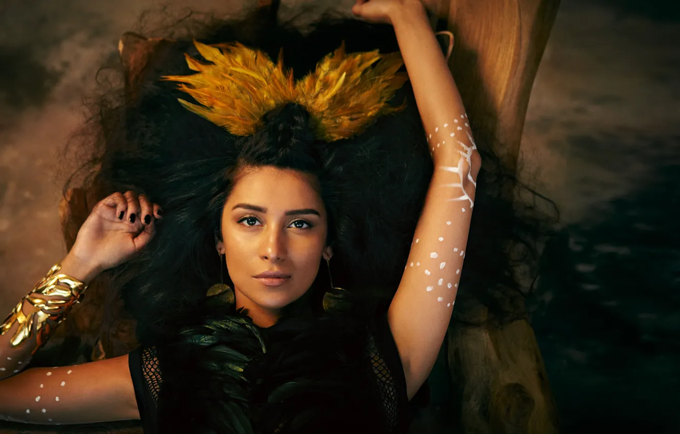 Photo wallpaper clothing, paint, feathers, yellow, hands, actress, eyebrows, bracelet