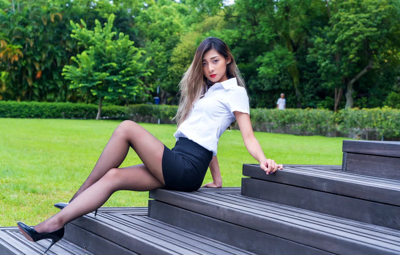 Photo wallpaper look, trees, pose, Park, lawn, model, skirt, portrait