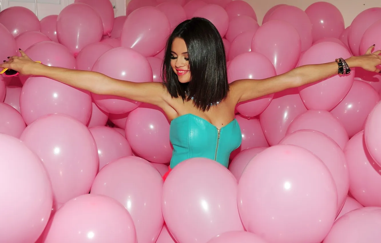Photo wallpaper balls, smile, singer, pink, Selena Gomez