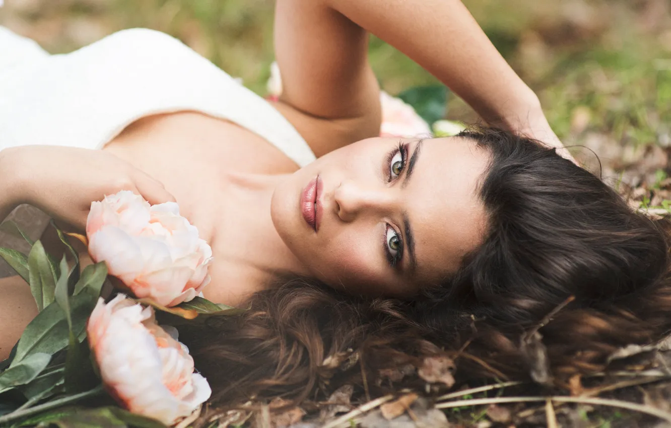 Photo wallpaper look, flowers, face, mood, peonies, Beatriz Calderon