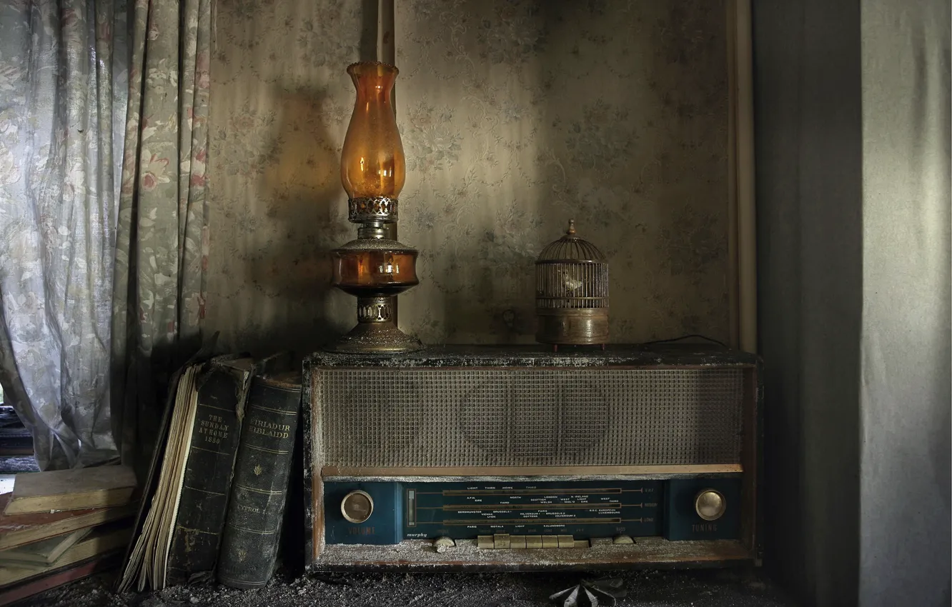 Photo wallpaper lamp, radio, receiver