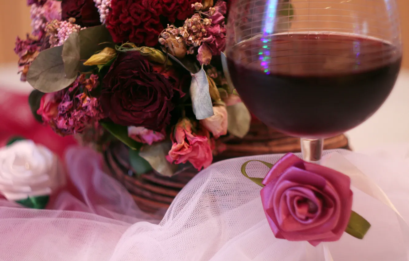 Photo wallpaper wine, roses, dried bouquet, herbarium, the bride's bouquet, crane wine