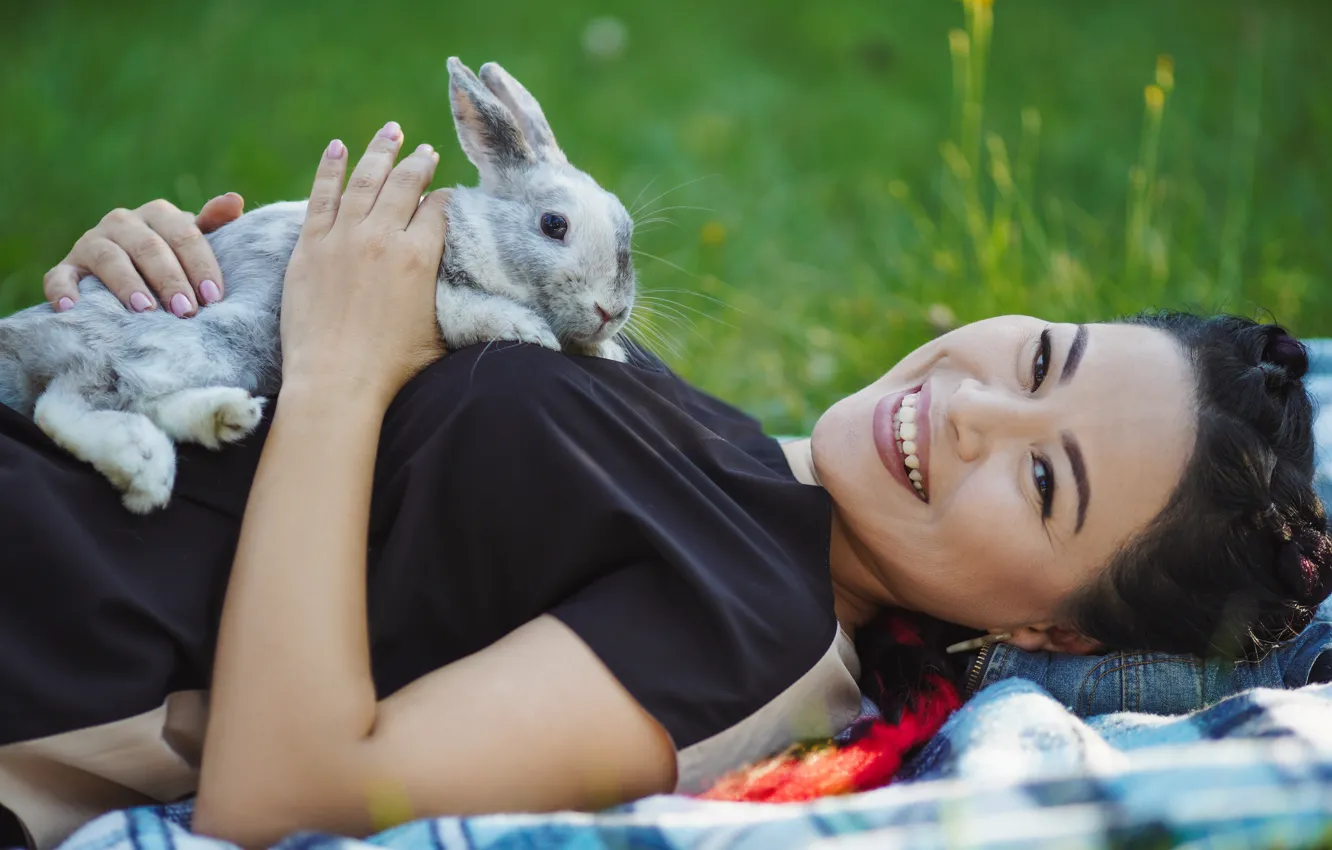 Photo wallpaper summer, grass, girl, joy, face, smile, grey, glade