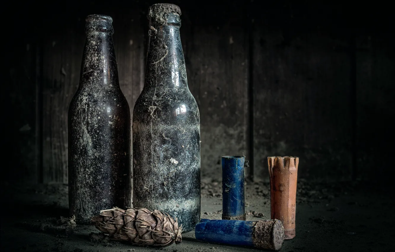 Photo wallpaper dirt, bottle, cartridges