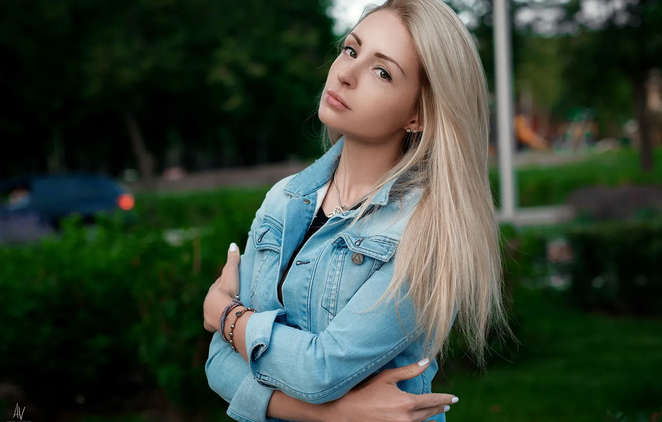 Photo wallpaper girl, long hair, brown eyes, photo, photographer, model, bokeh, lips