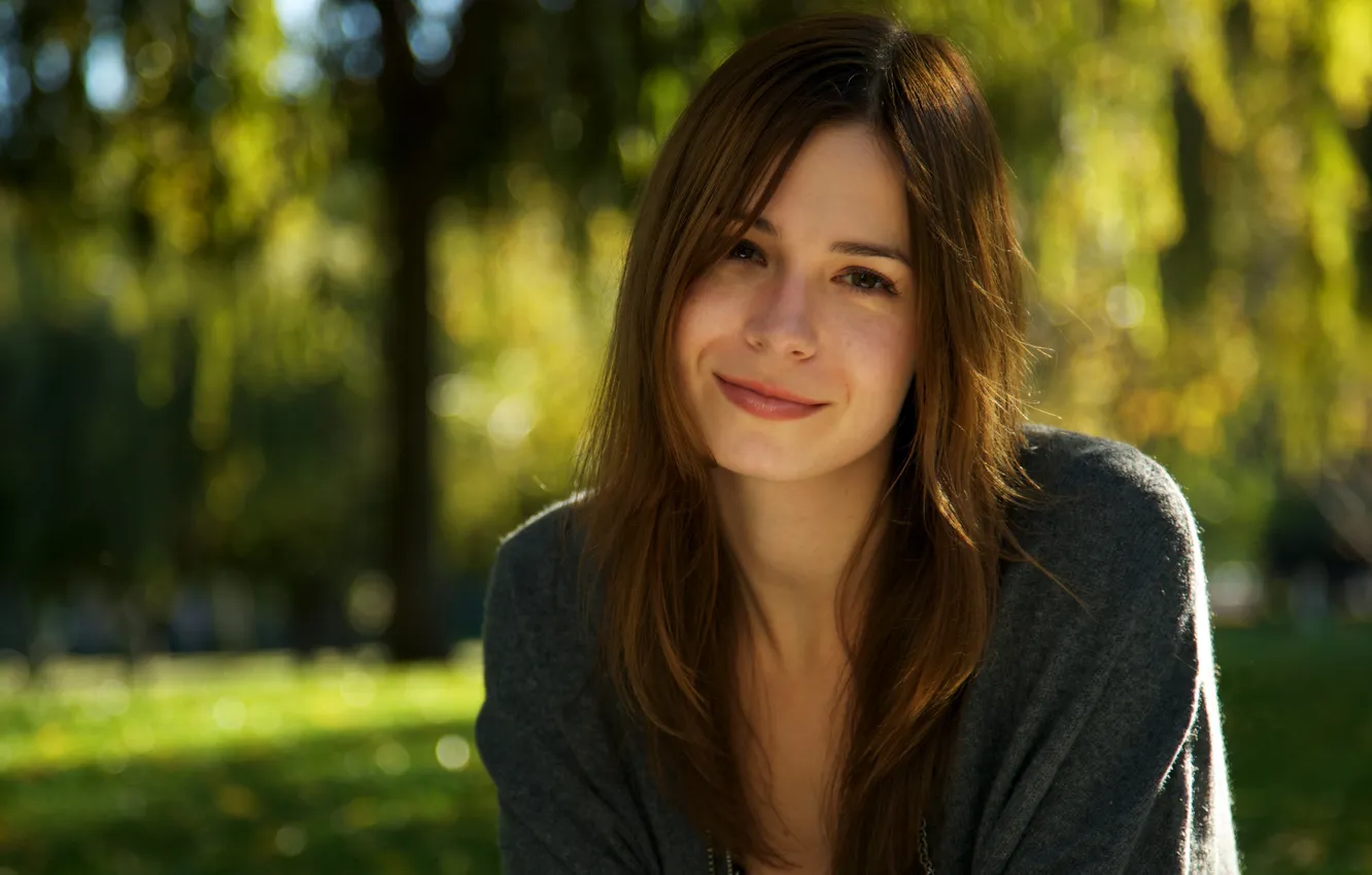 Photo wallpaper girl, smile, Park, beautiful