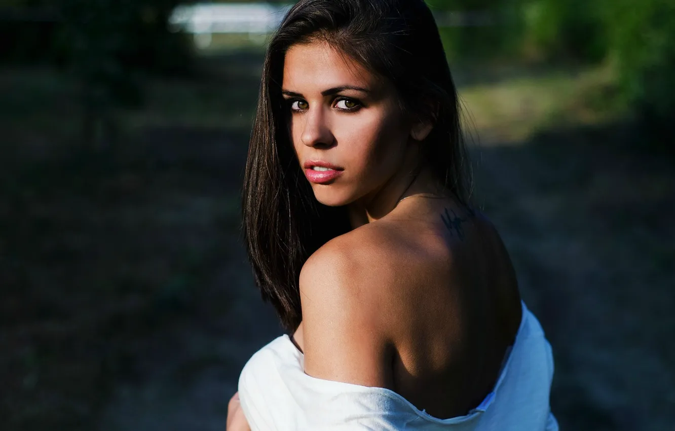 Photo wallpaper eyes, look, nature, beauty, shoulders