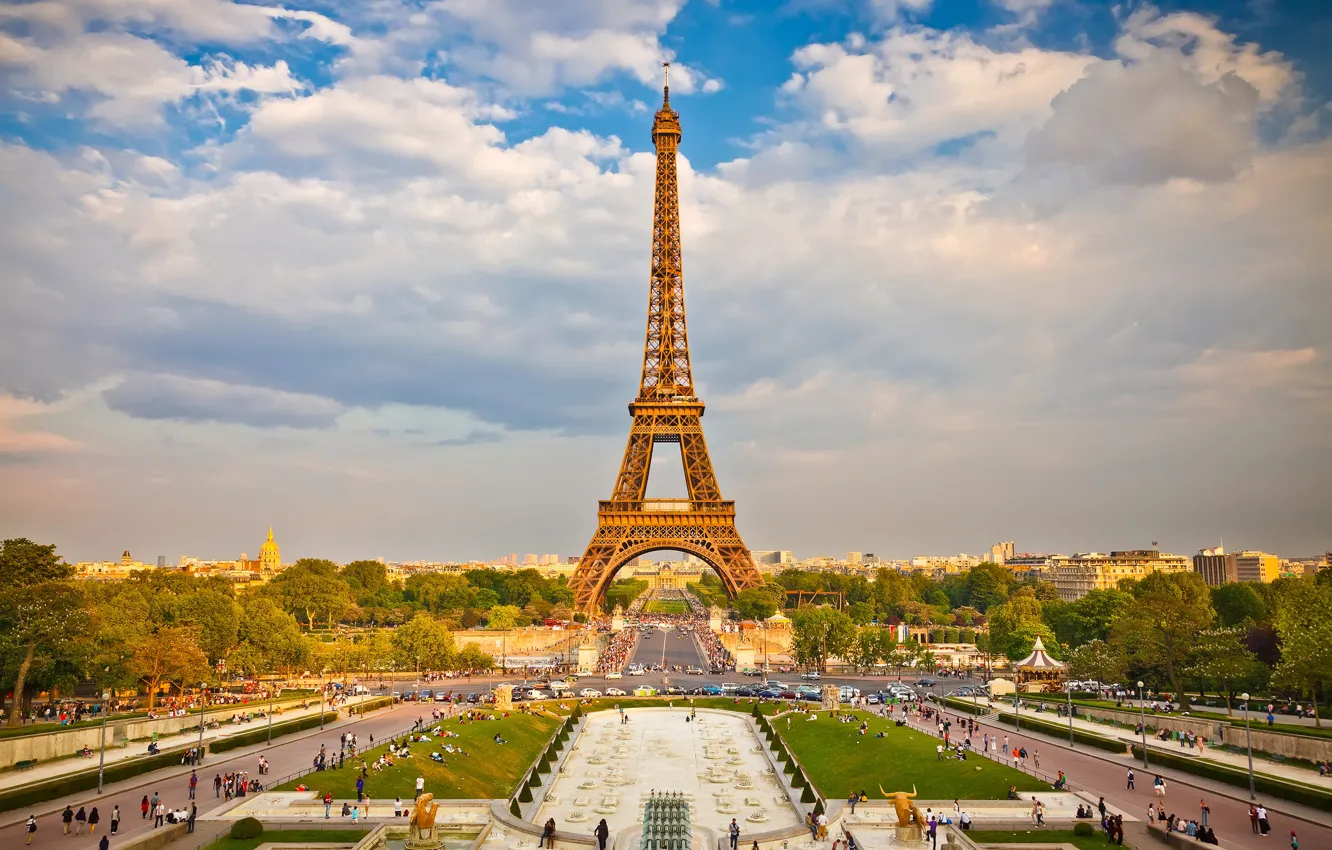 Photo wallpaper the sky, clouds, trees, people, France, Paris, home, area