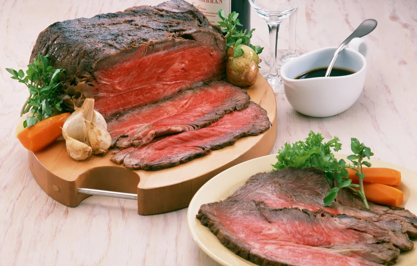 Photo wallpaper greens, bow, meat, glass, carrots, sauce, glass, garlic