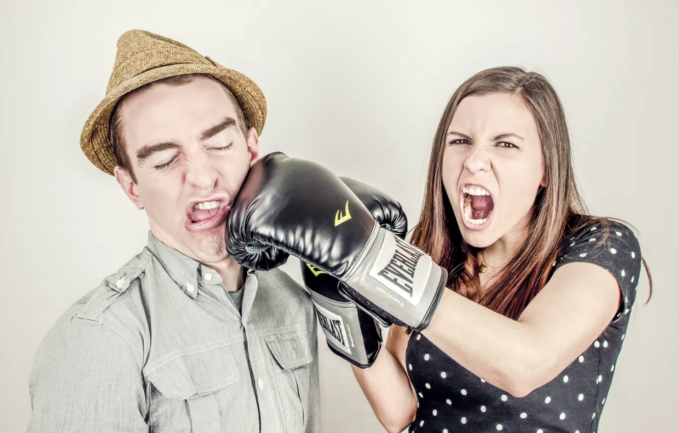 Photo wallpaper girl, emotions, humor, Boxing, blow, gloves, guy