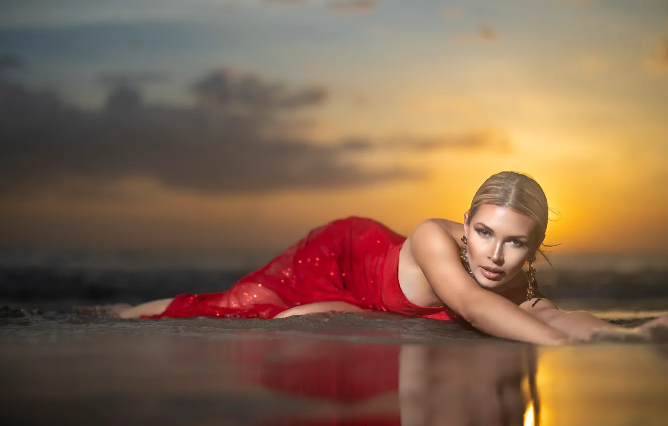 Photo wallpaper sea, look, girl, sunset, face, pose, hands, blonde