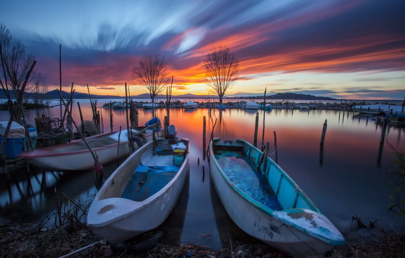 Photo wallpaper sunset, lake, boats, Italia, Umbria, Long exposure