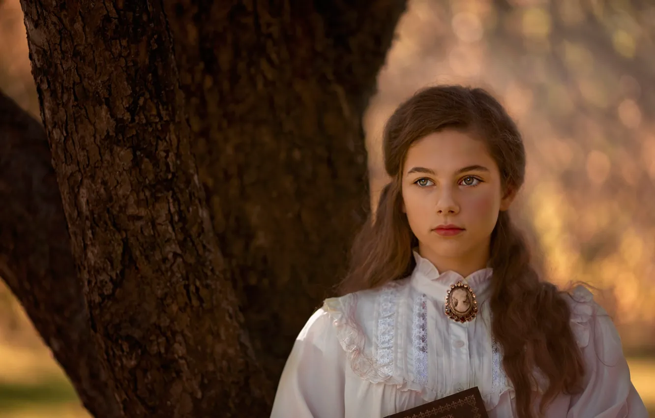 Photo wallpaper look, girl, trees, nature, face, retro, portrait, girl