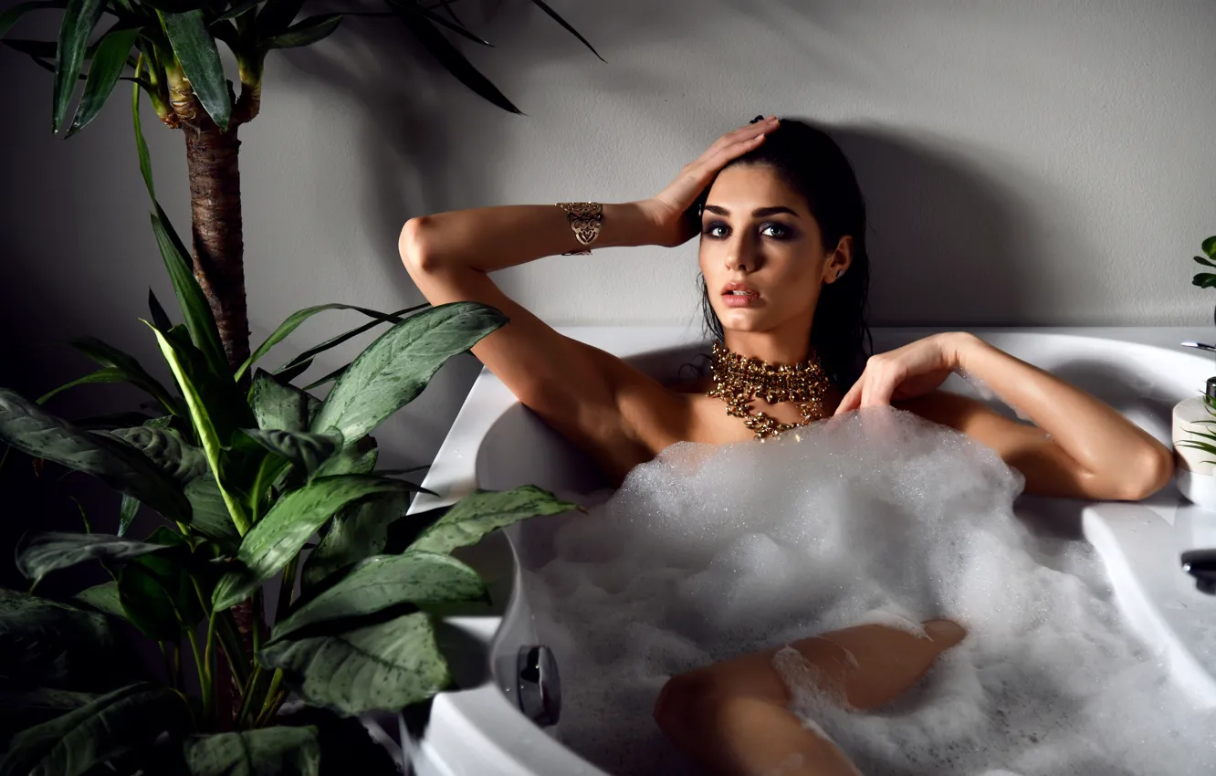 Photo wallpaper look, foam, decoration, sexy, pose, plant, wet, necklace